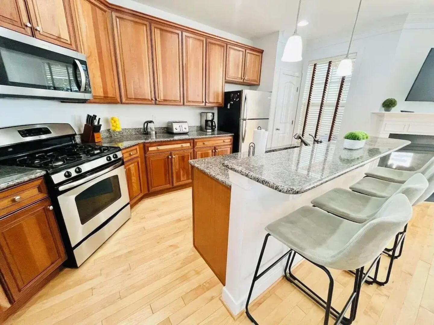 Catalina Circle 21307