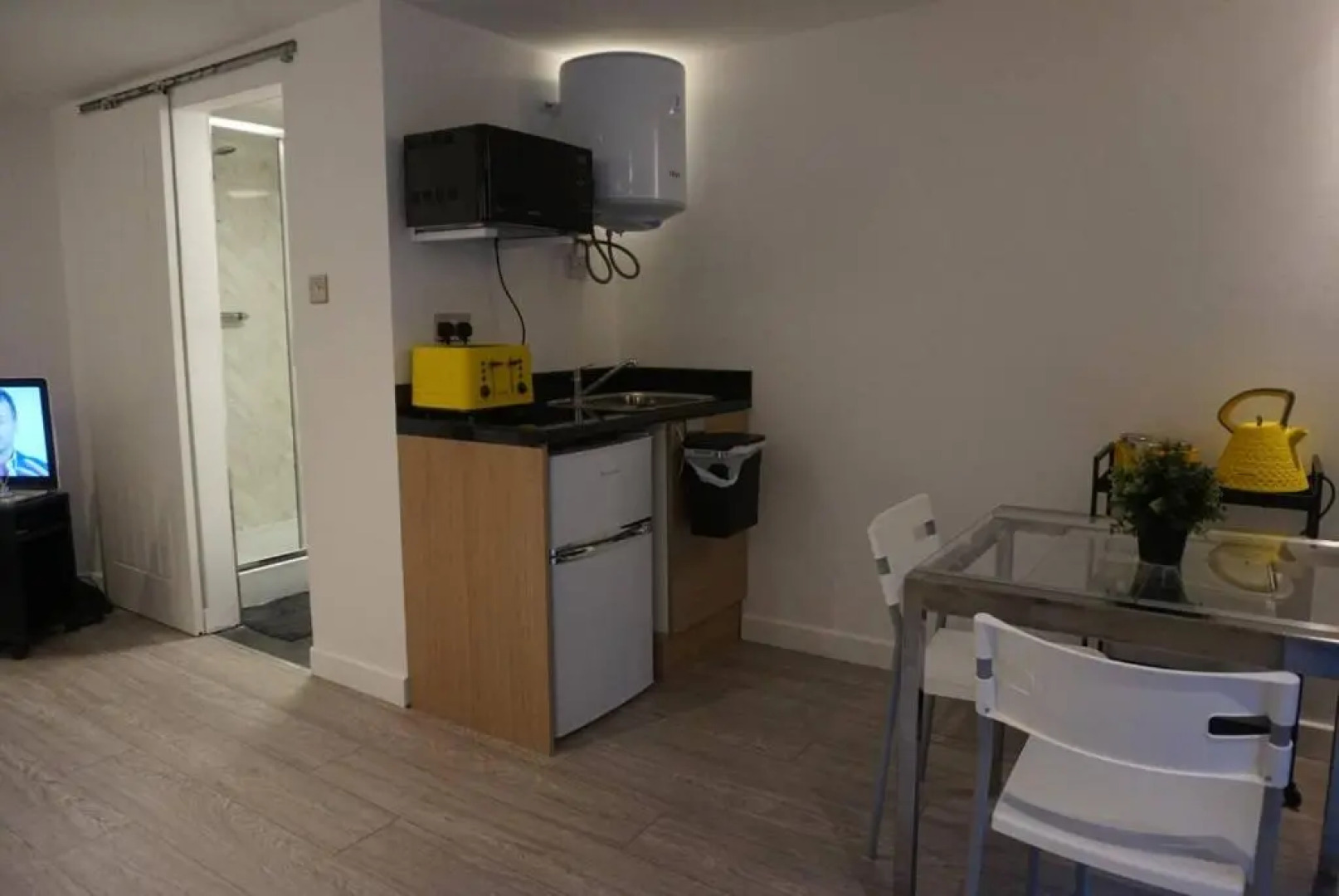 Newly Built Studio Guest House, 25 mins to London, close to Bluewater