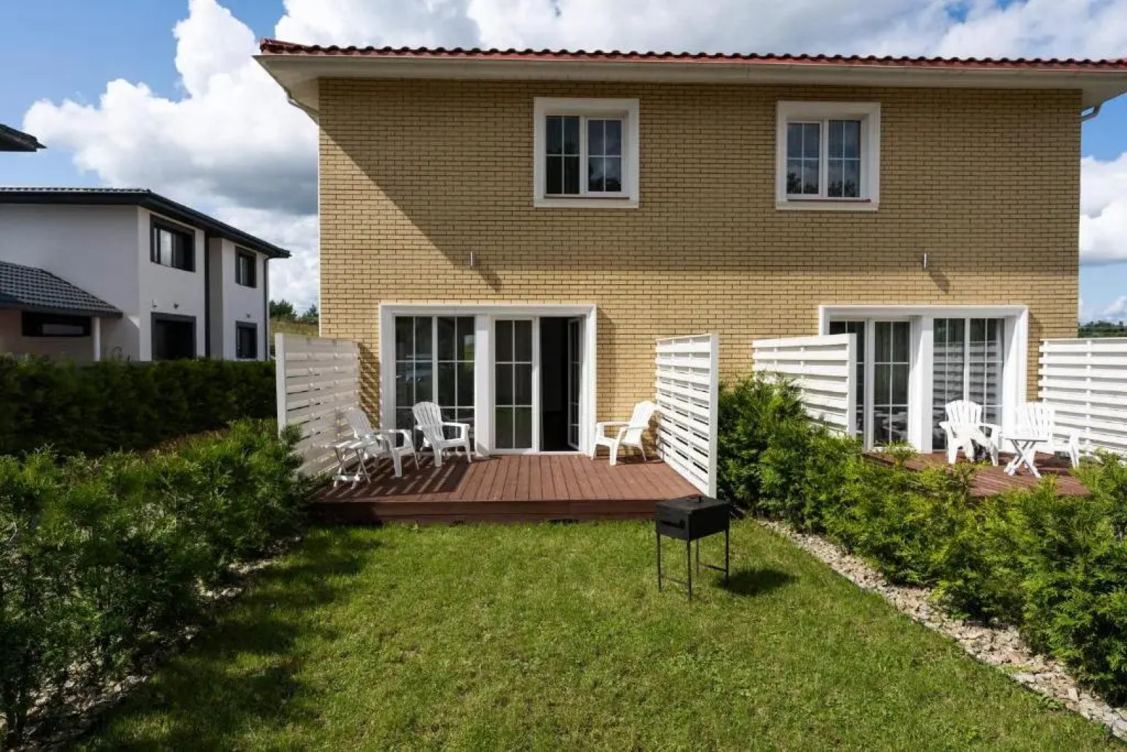 Between two lakes - 2 House