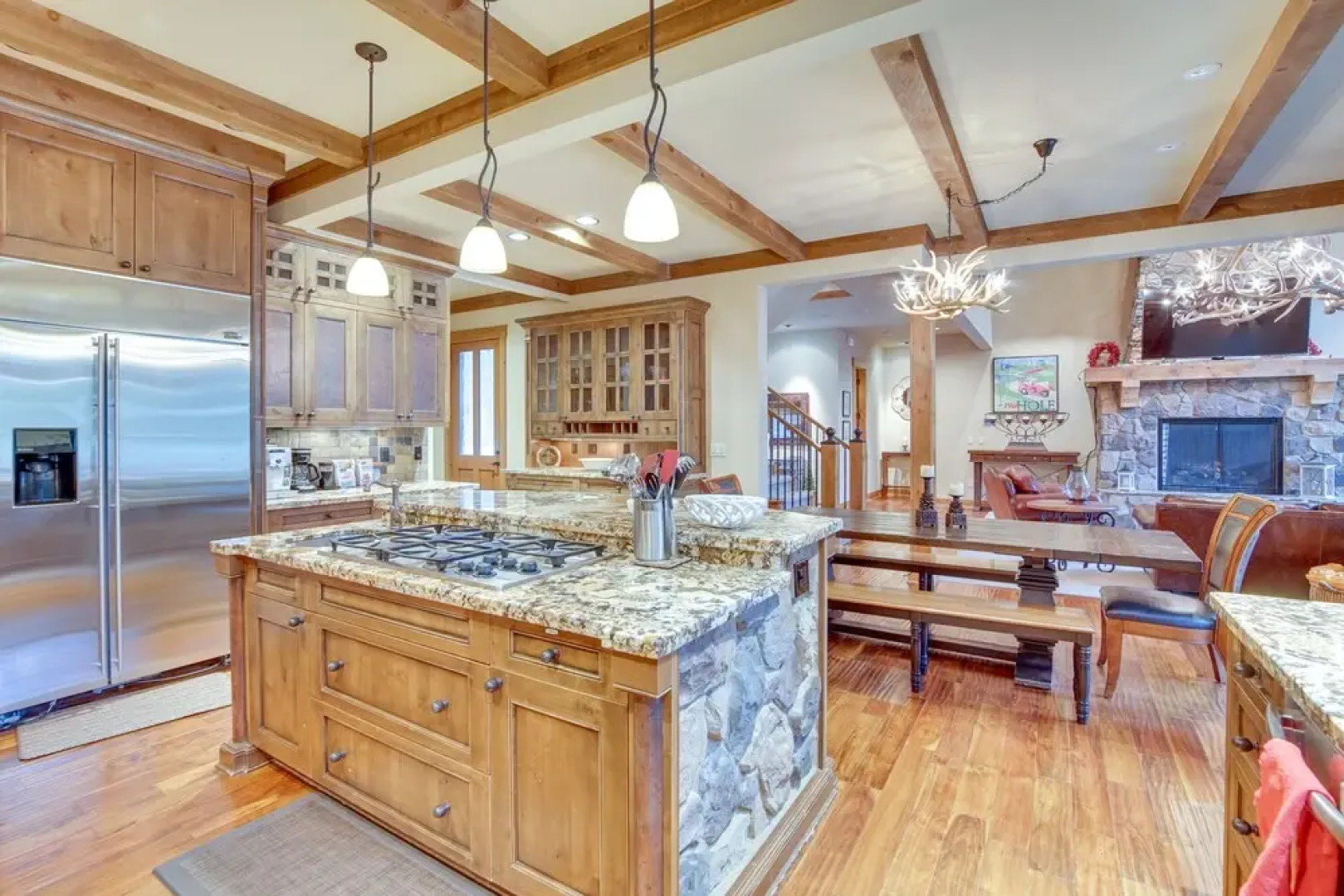 Spacious Cle Elum Cabin on Golf Course w/ Hot Tub!