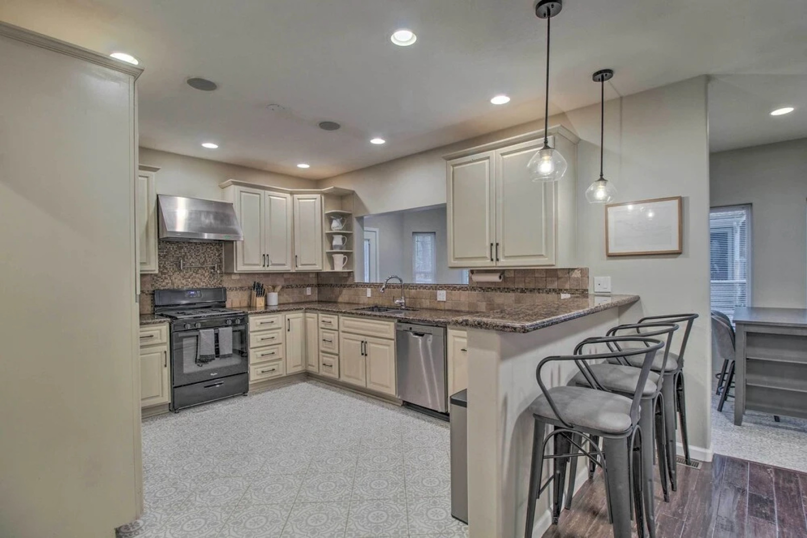 2 Mi to Lake: Marvelous Pinetop Home w/ Fireplaces