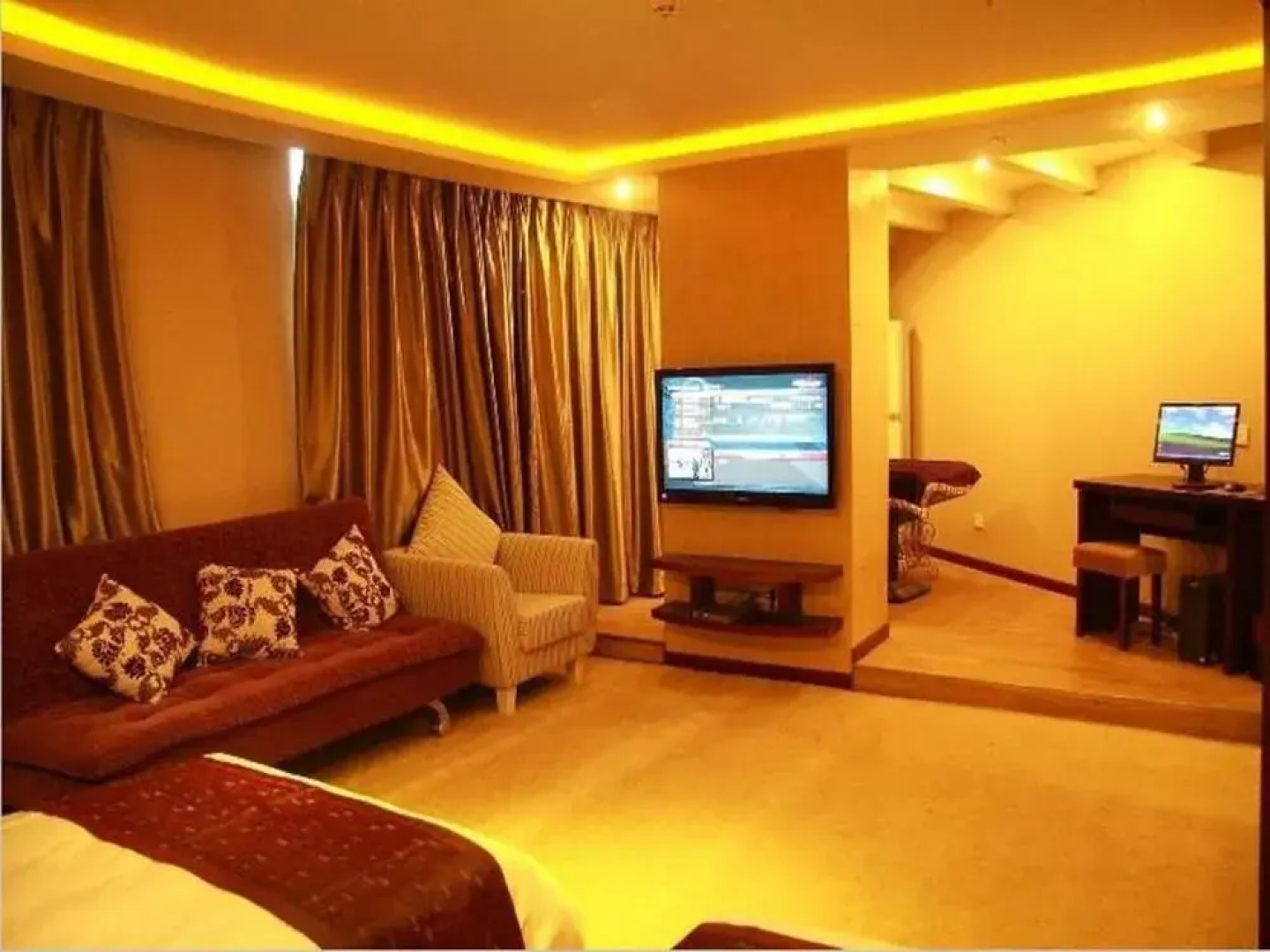 Xiangming Holiday Inn