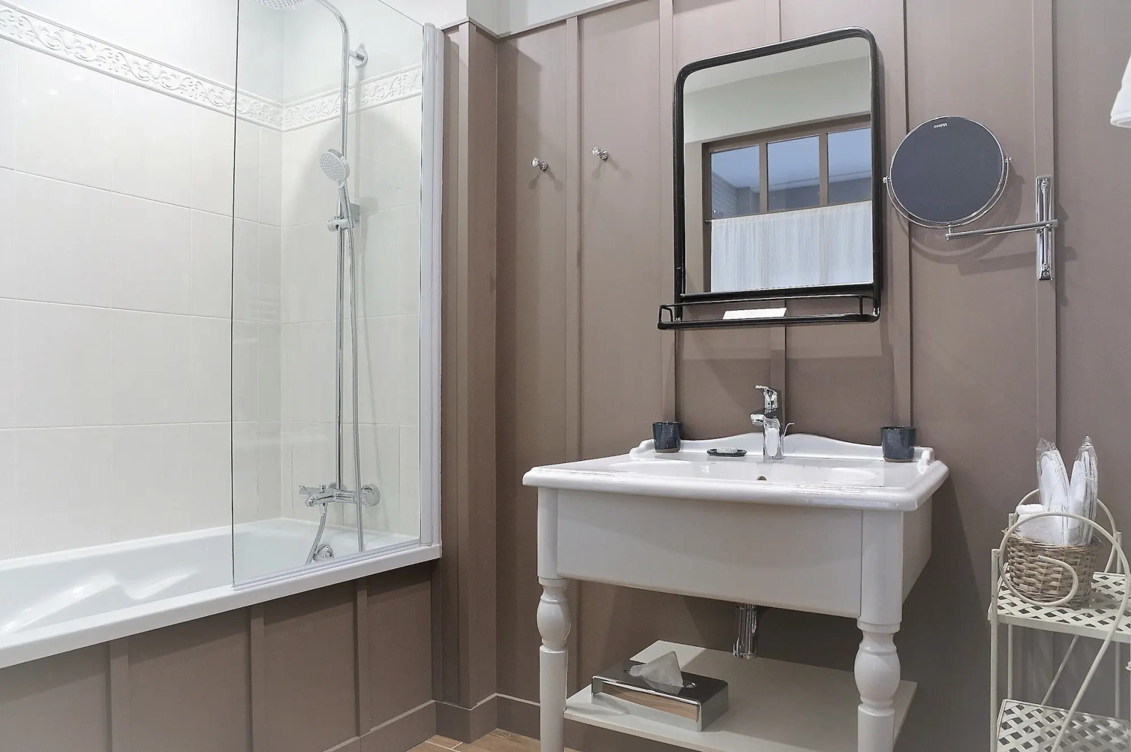 Les Glycines - Hôtel & Spa