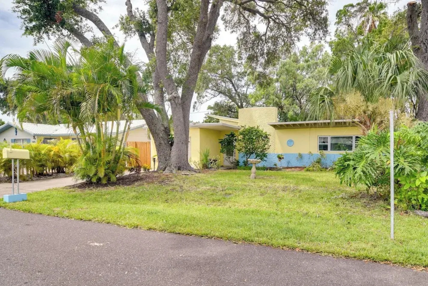 1 Mi to Madeira Beach: Getaway w/ Patio & Grill