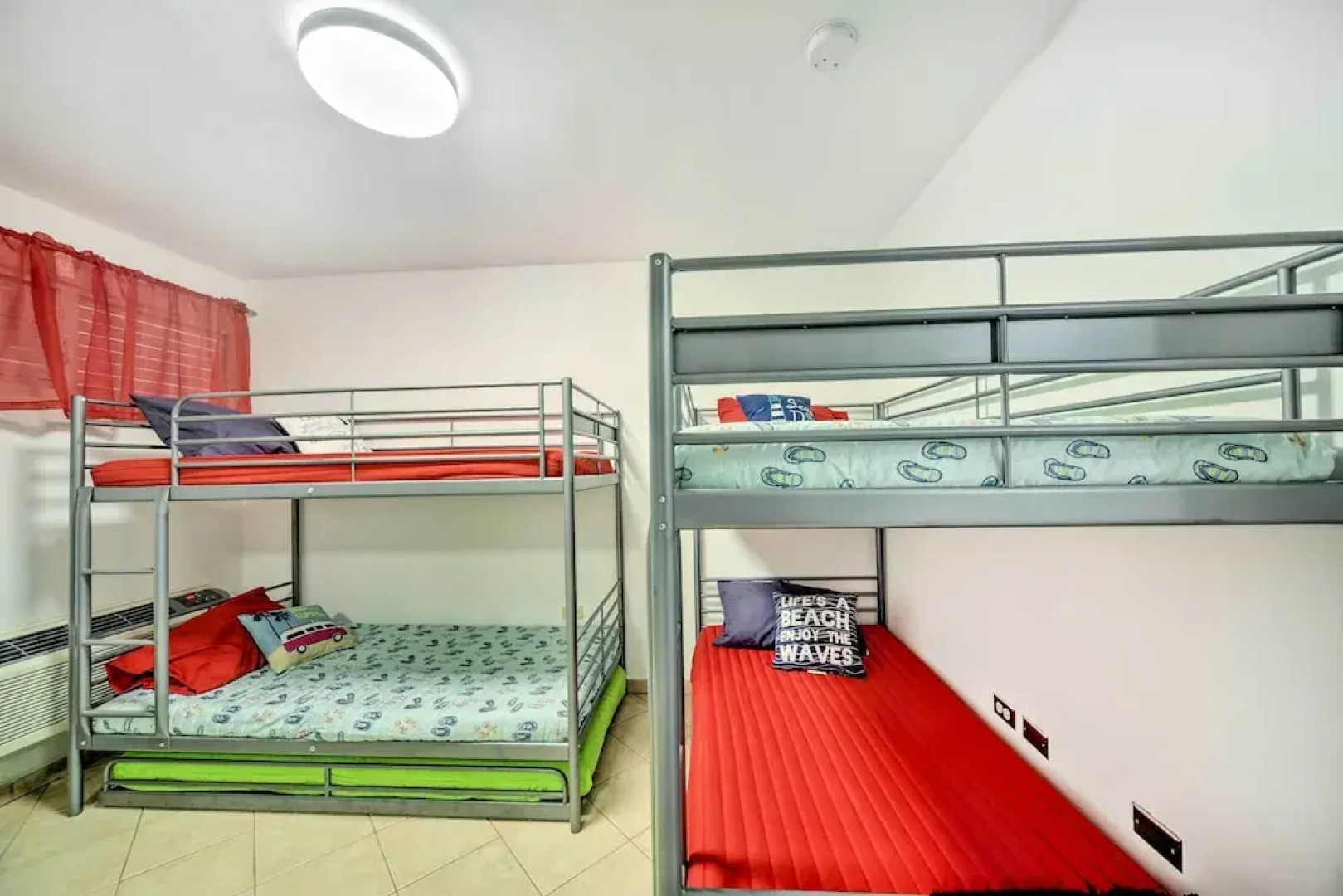 Breezy Condo w/ Ocean View Balcony: Walk to Beach!