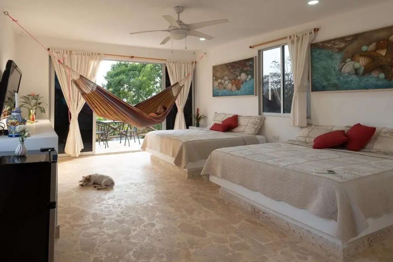 Relaxing Tropical Island Chalet w Private Pool and Beach in Bar