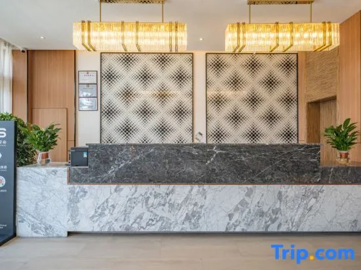 Rezen Select Hotel (Chaka Salt Lake)