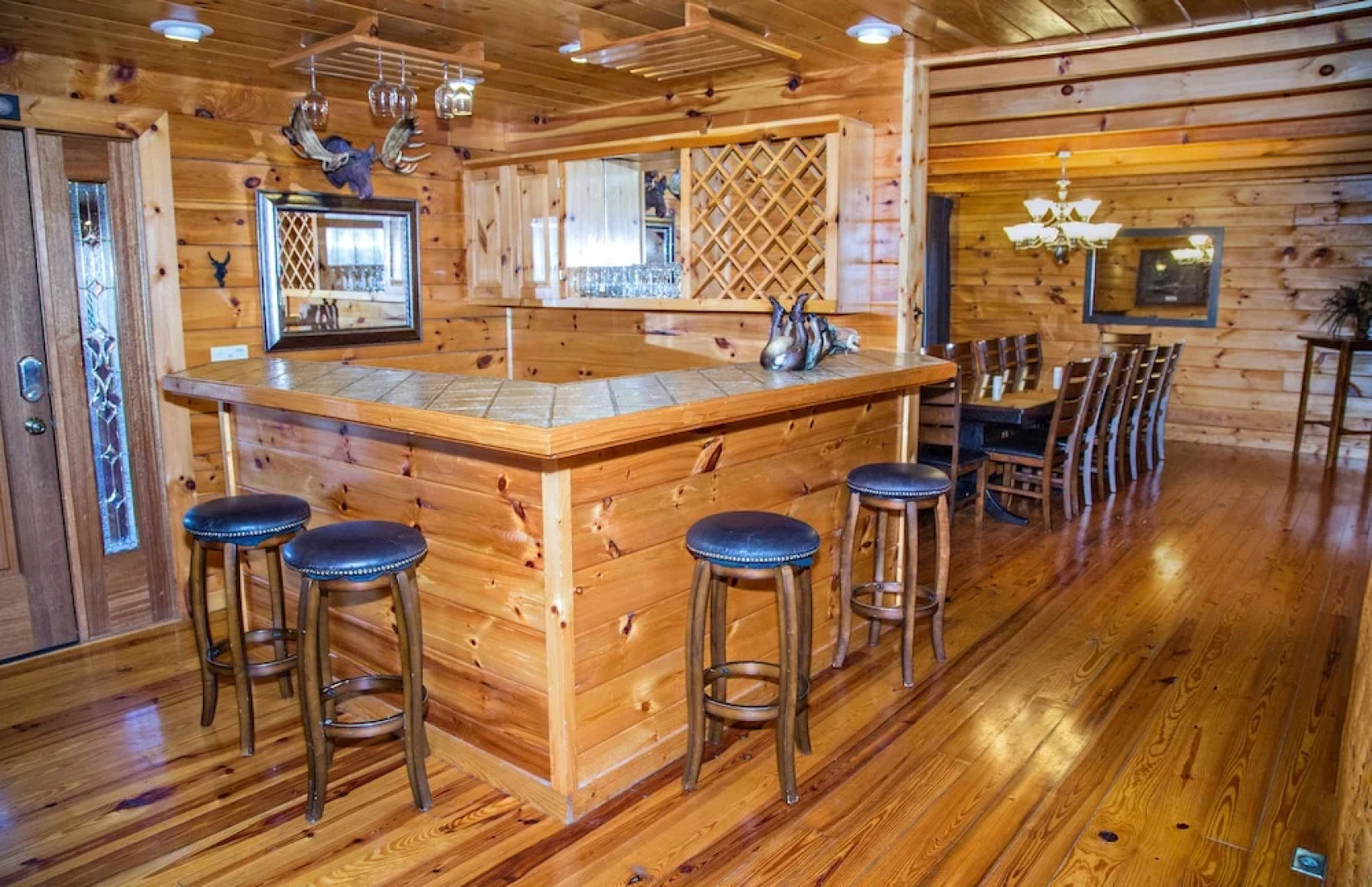 Wolfsong Lodge 5 Bedrooms 4.5 Bathrooms Cabin