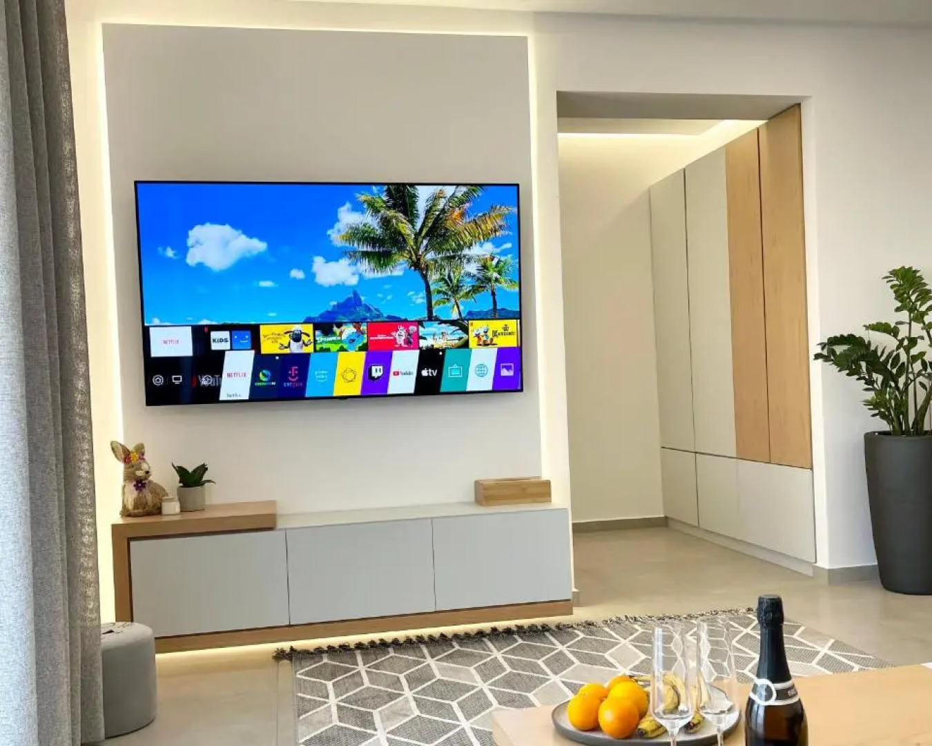 White House Kokas Luxury Apartments