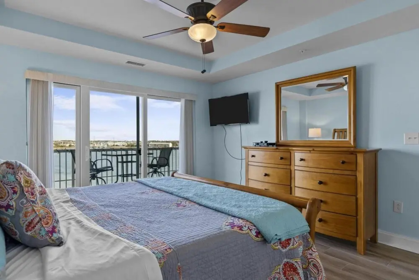 Yacht Club Dream 3 Bedroom Condo by RedAwning