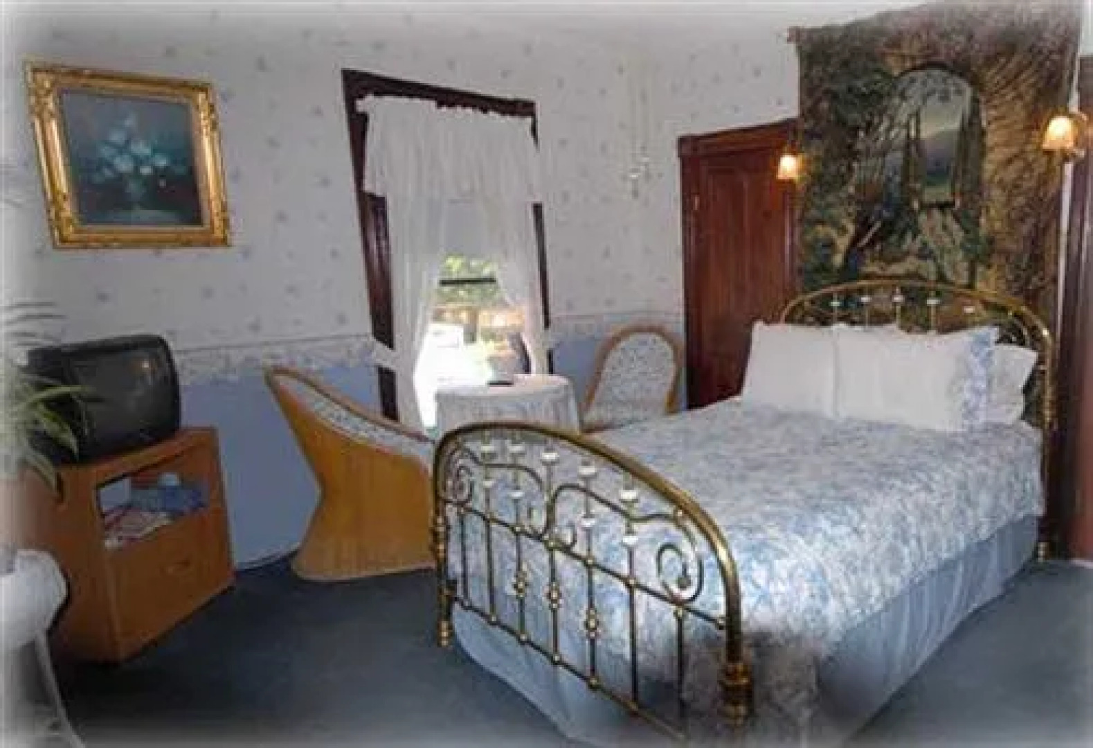 The Lion and The Rose Bed & Breakfast