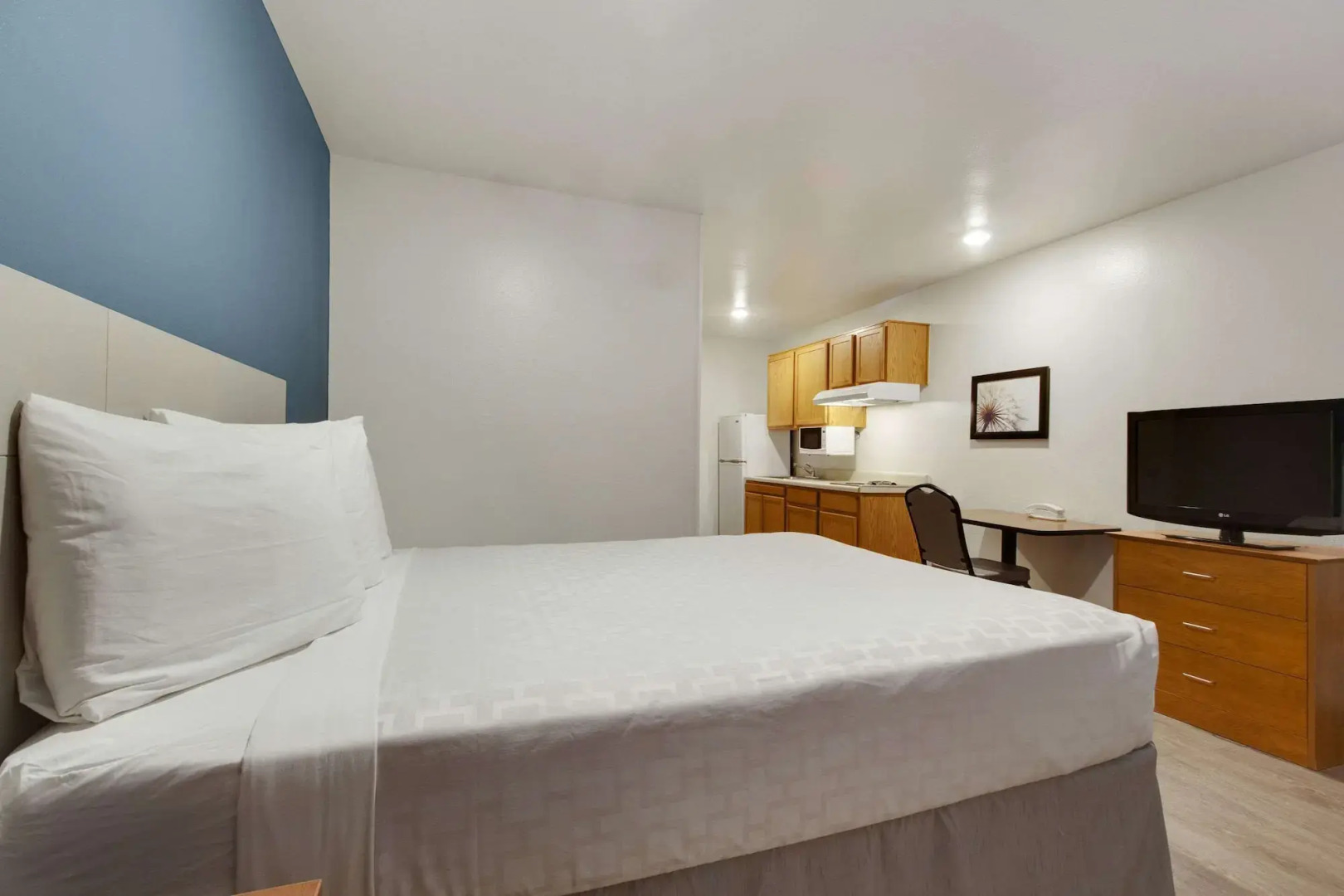 WoodSpring Suites Conroe