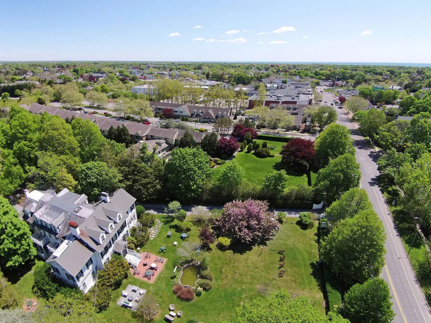 Village Latch Inn Hotel