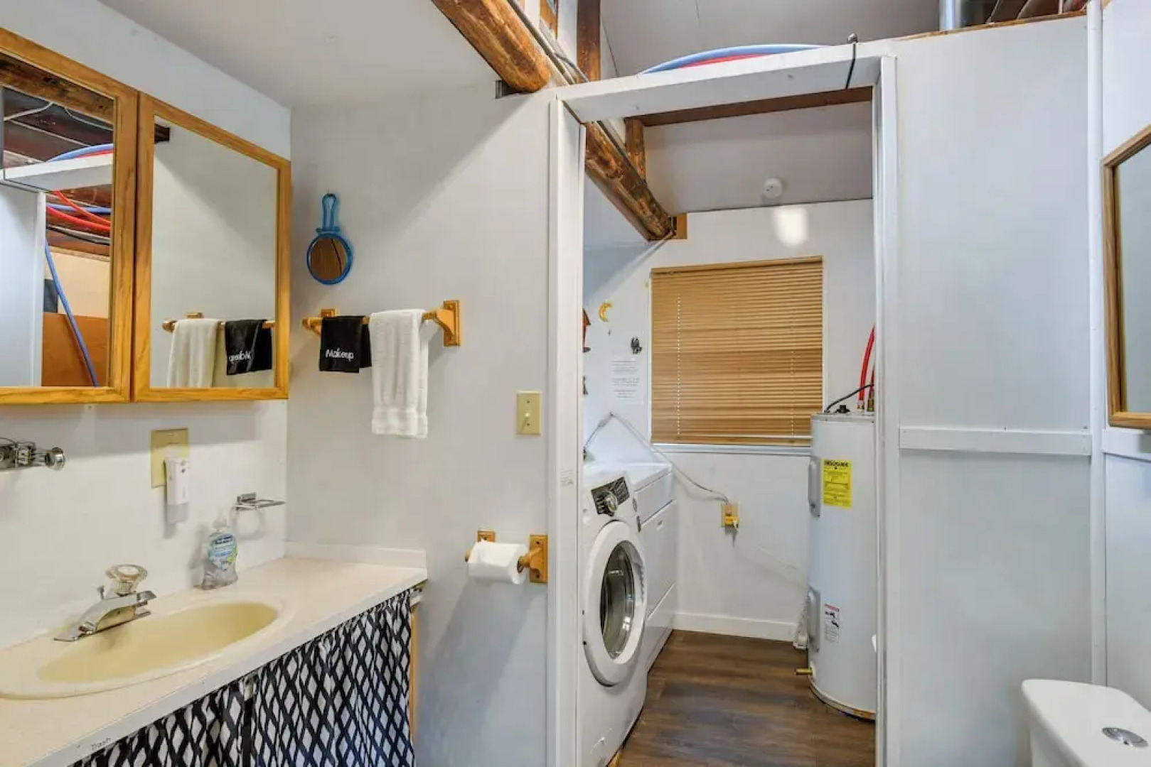 'grandpa's Cabin' ~ 30 Miles to Yellowstone!