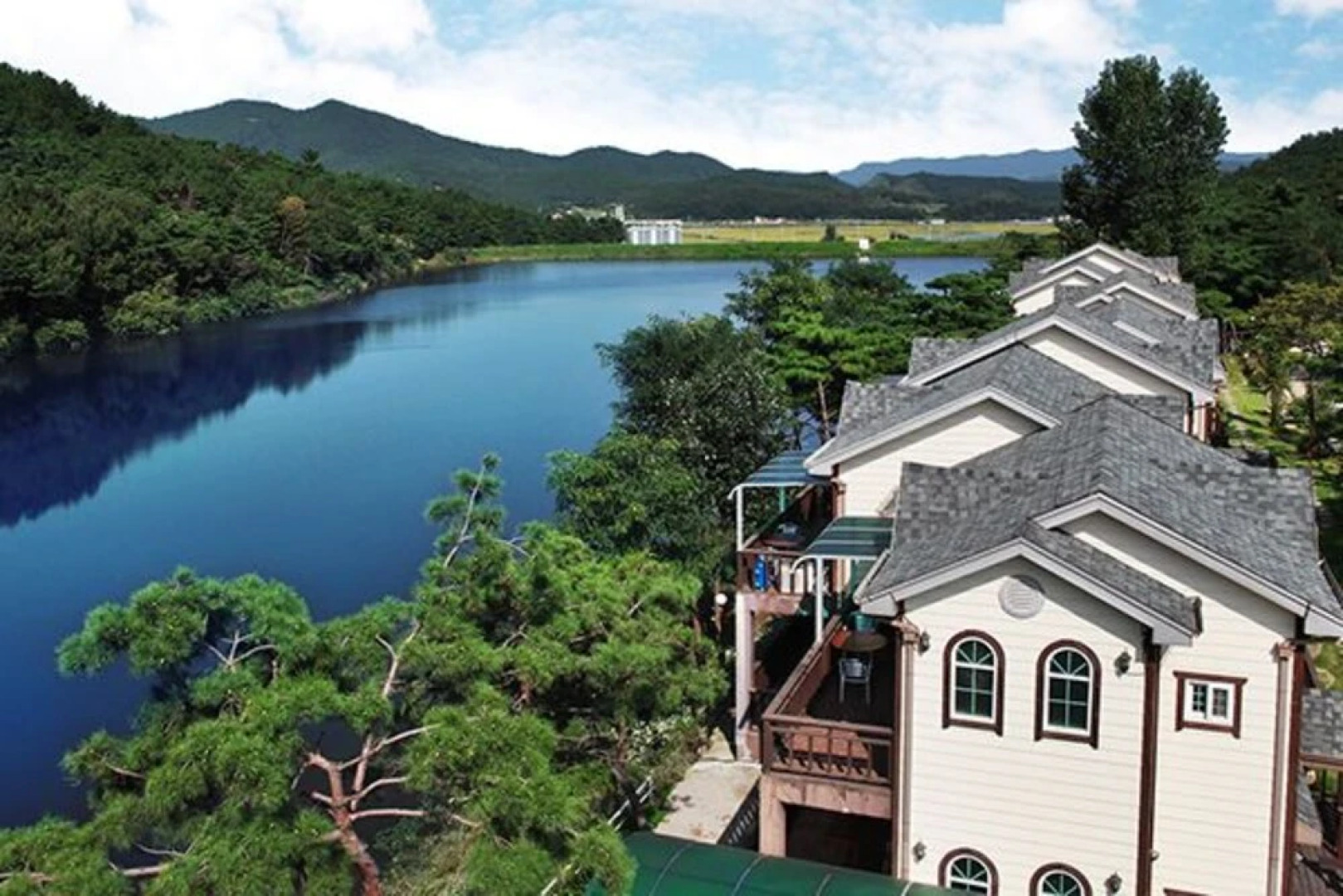 Gyeongju Lakeside Waltz Pension