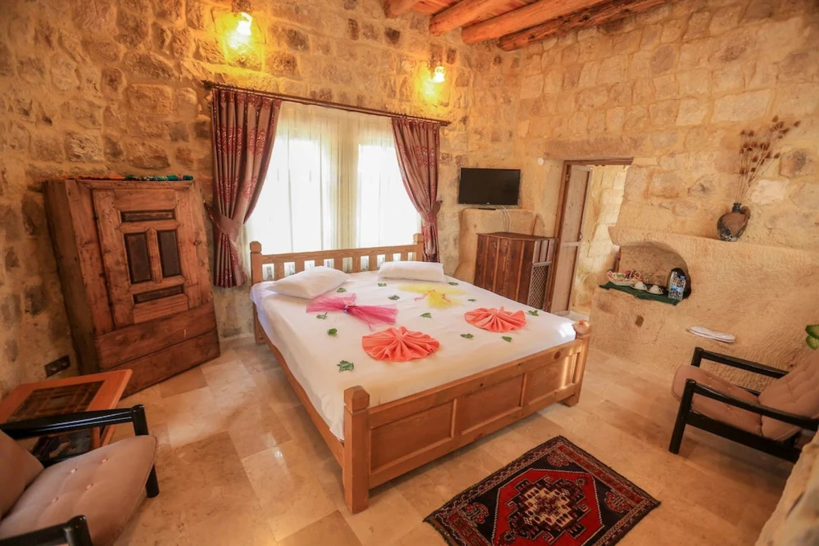 Abu Hayat Cave Suites