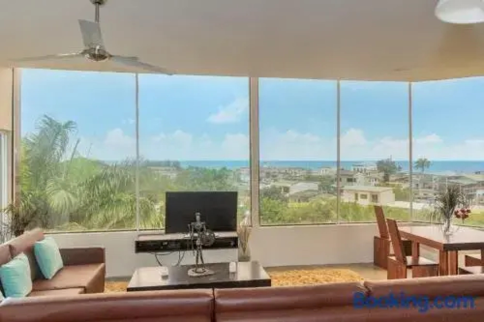 ME Hotel in Montañita Estates