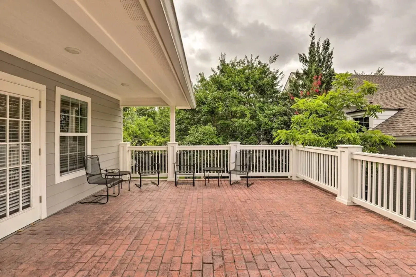 Studio in College Station w/ Expansive Deck!