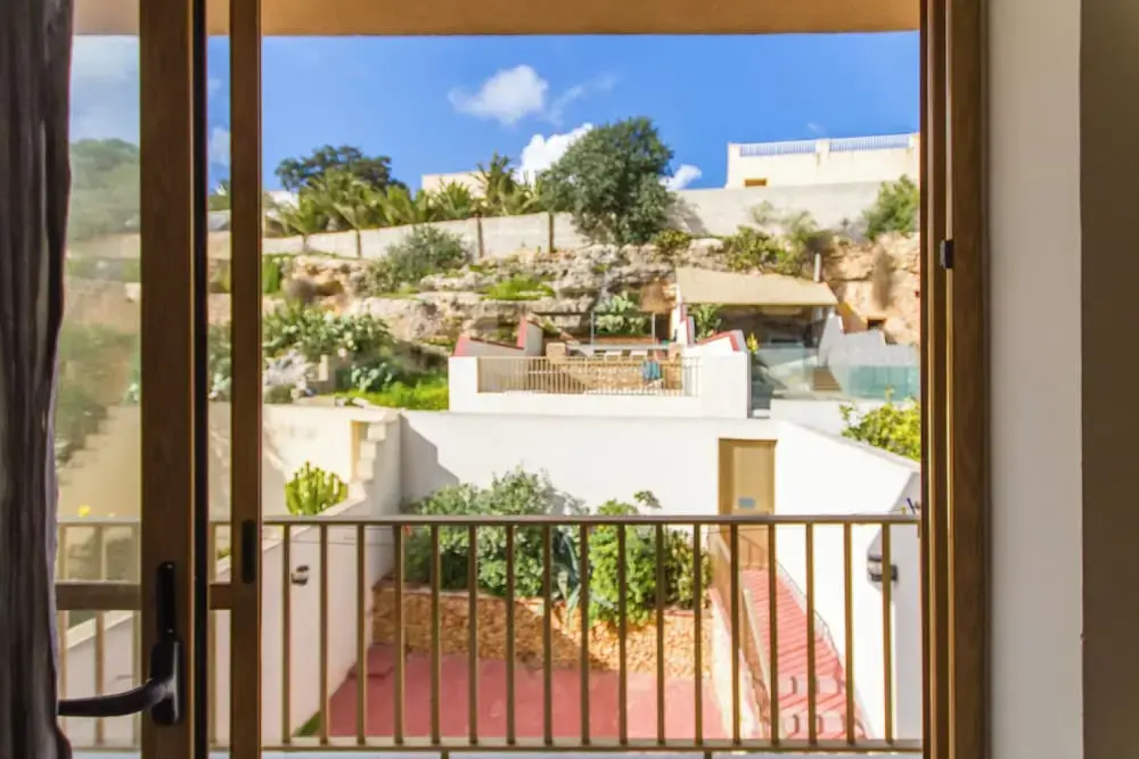Pool and Sea, charming Merill Apart 5