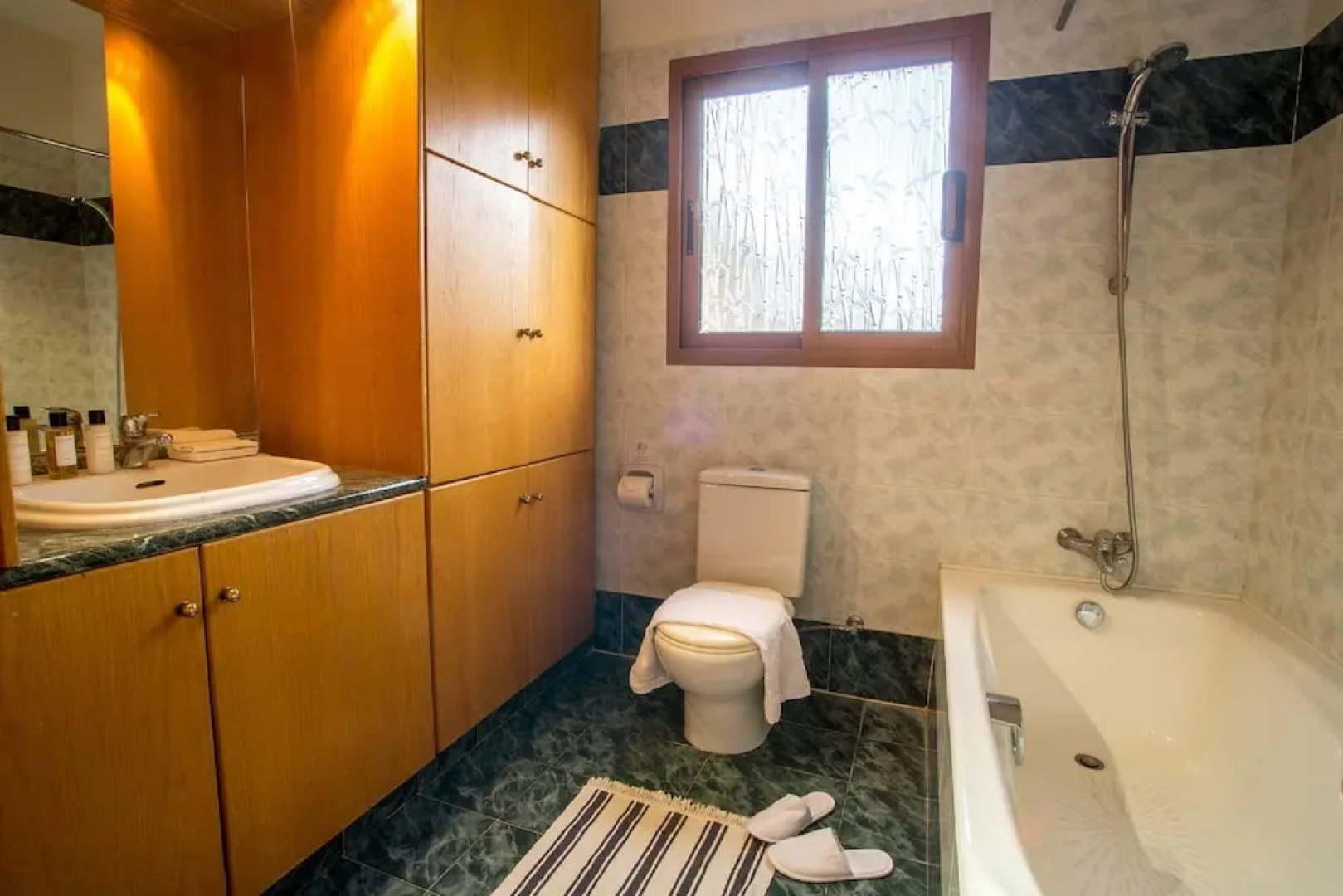 Coral Bay Sunkiss Villa