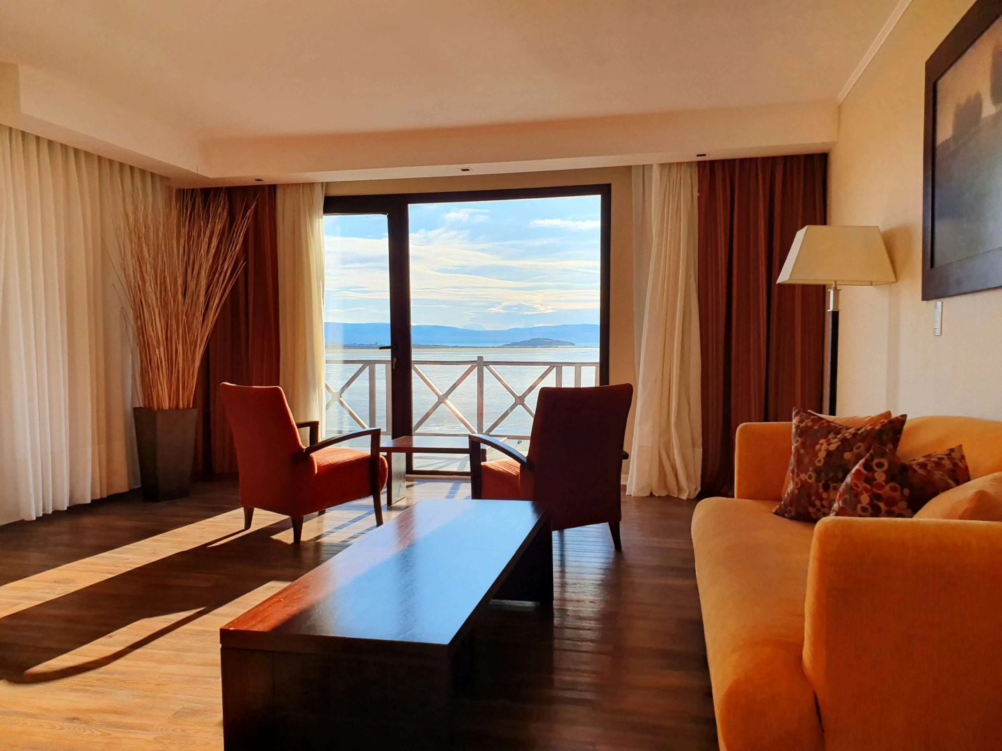 Xelena Hotel & Suites