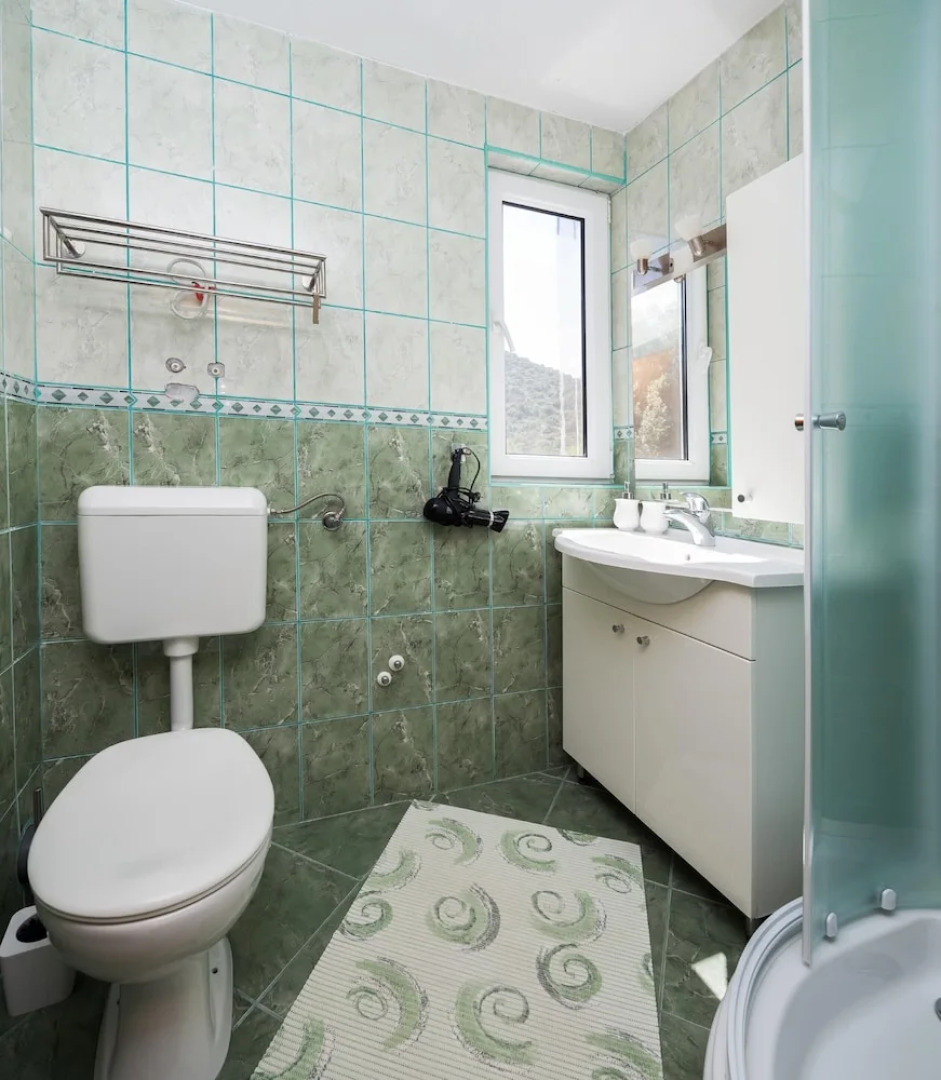 A4 - Modern apt w. Terrace, 3 min Walk to Beach