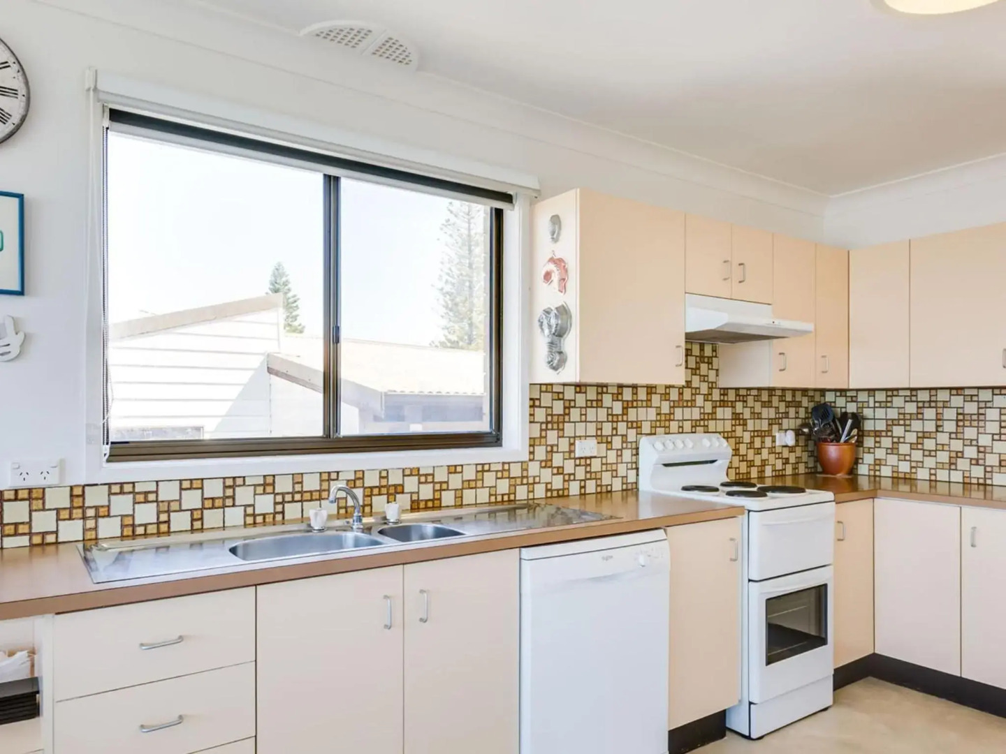 OSPREY Gerroa 4pm check out Sundays