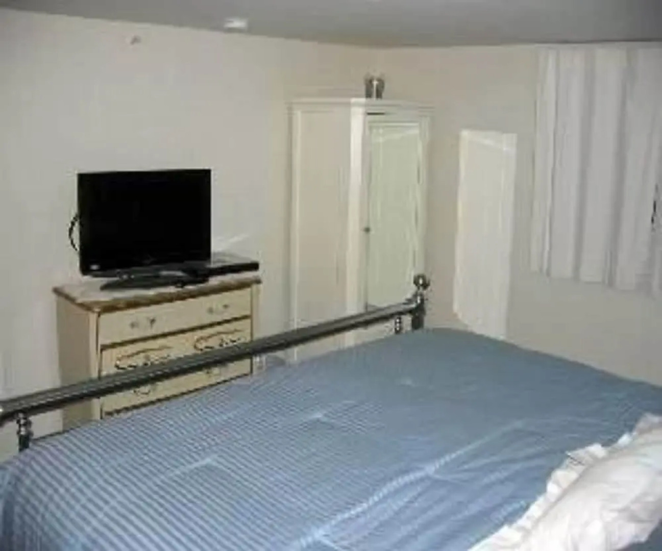 Pine Tree Inn and Bakery