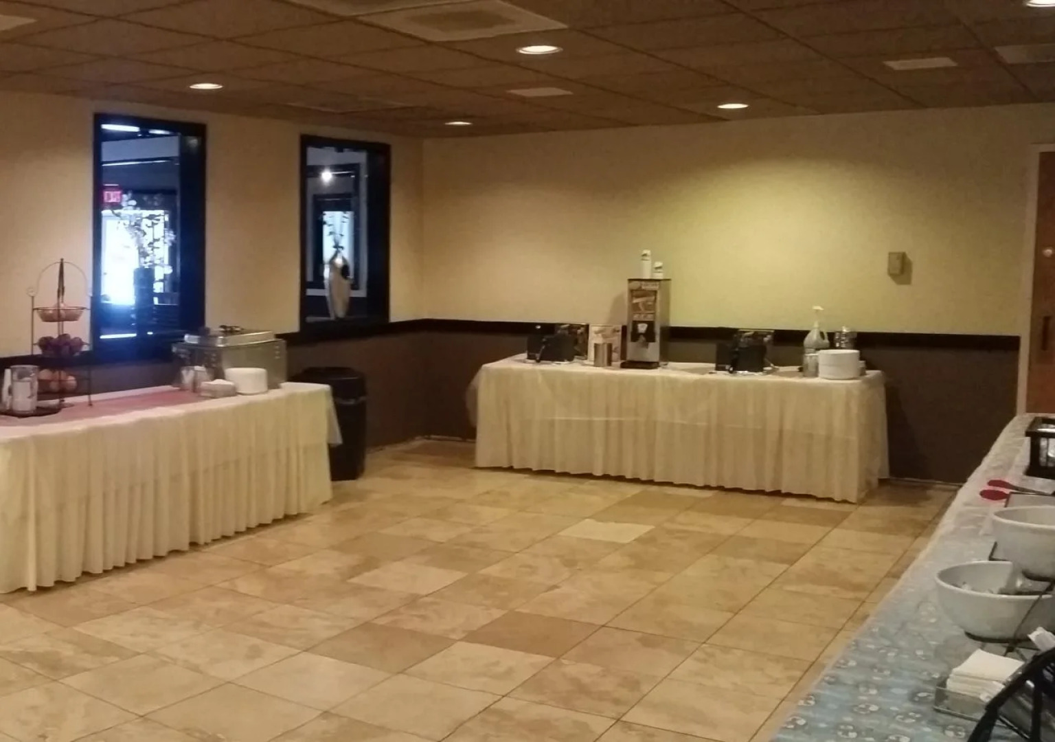 Grand Forks Inn & Suites