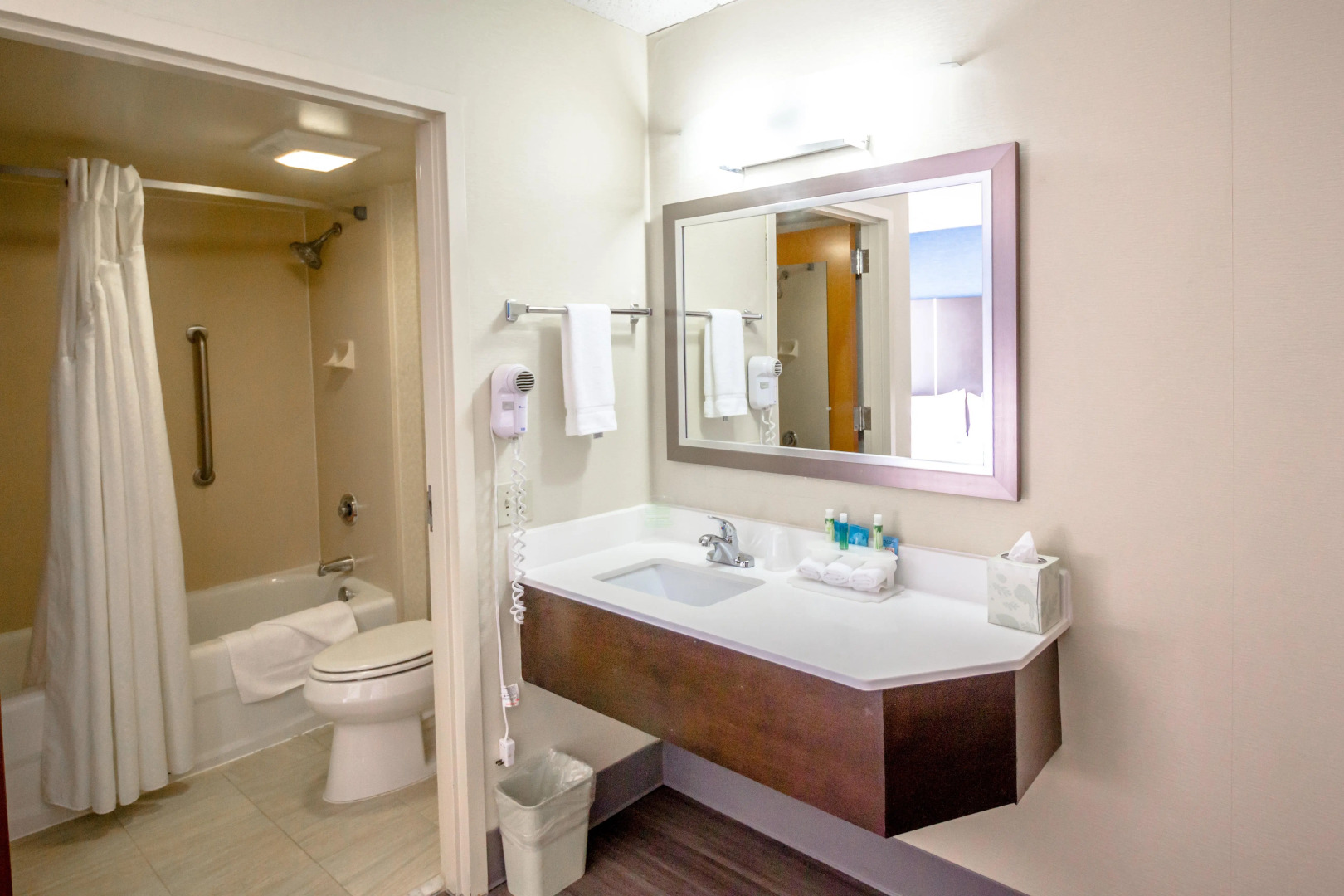 Atwell Suites Austin Airport by IHG