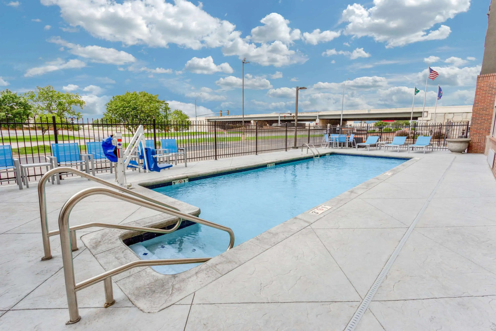 La Quinta Inn & Suites by Wyndham Wichita Airport
