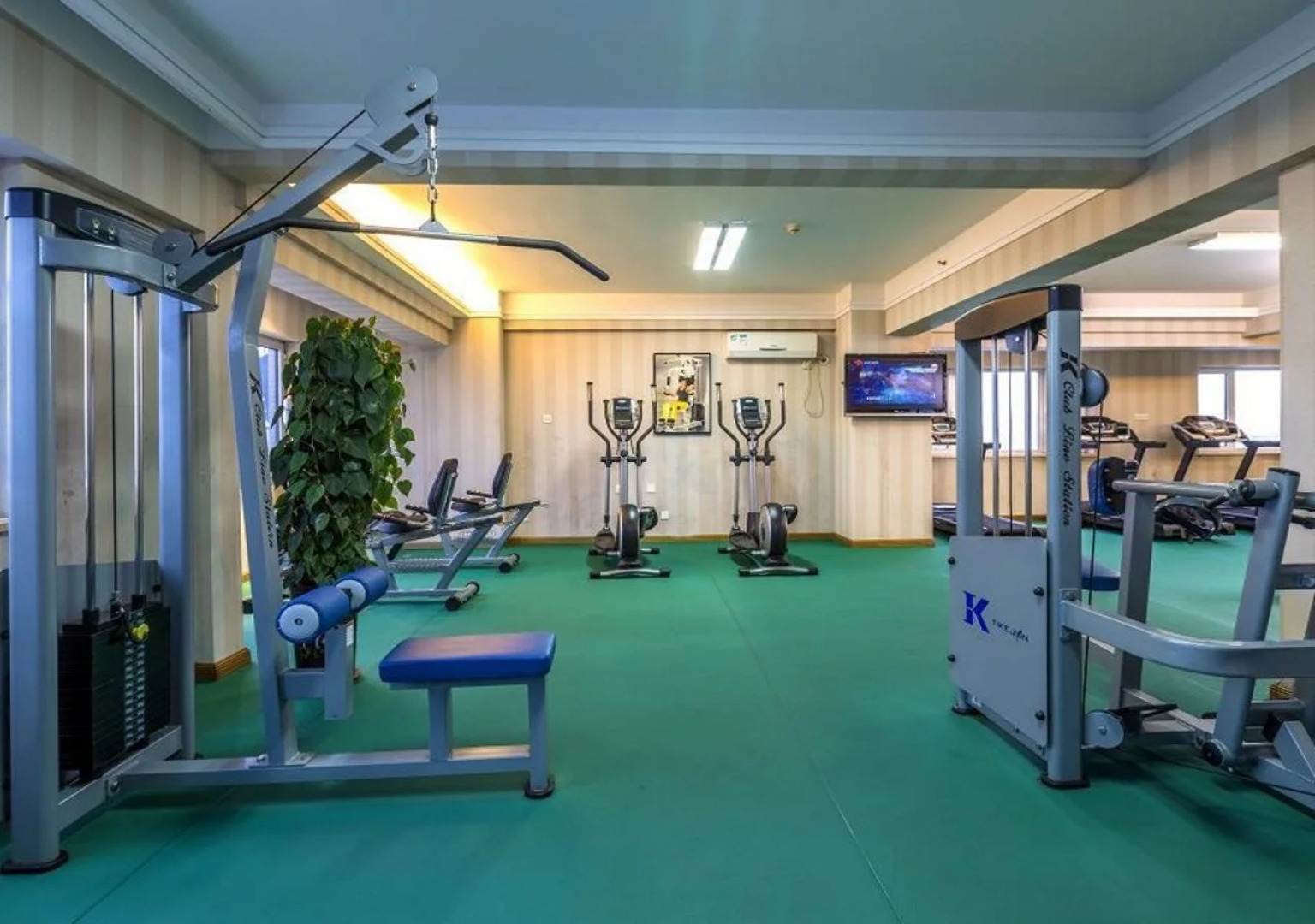 Peninsula Season Hotel Apartment