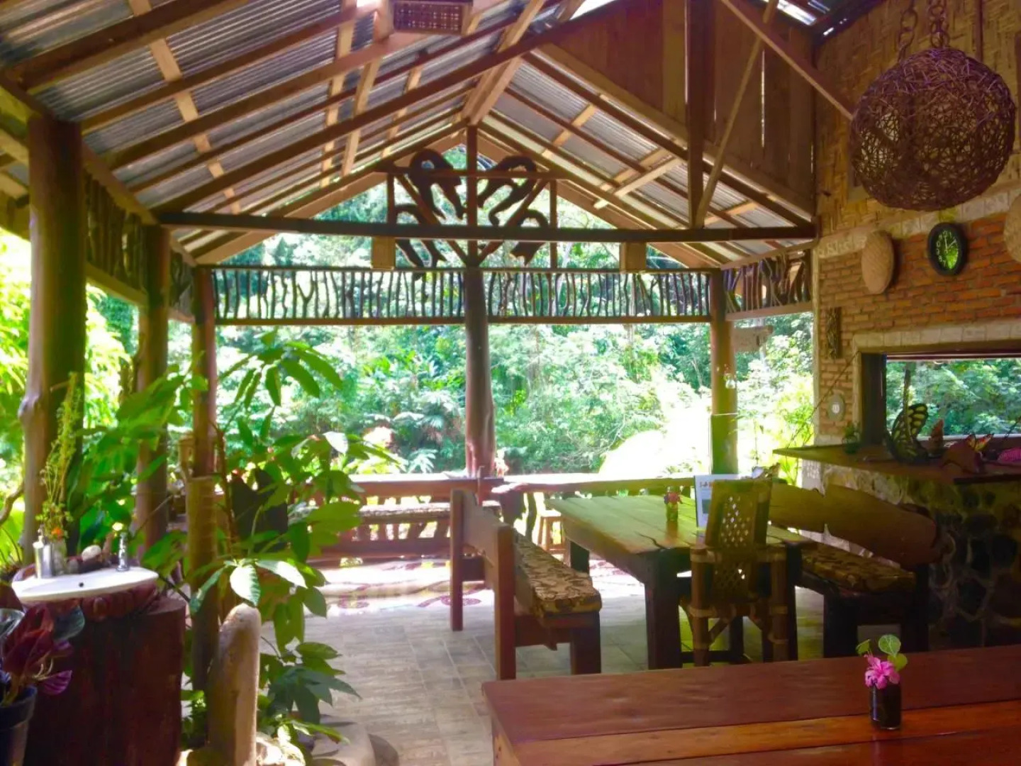 Kupu Kupu Garden Guest House & Cafe