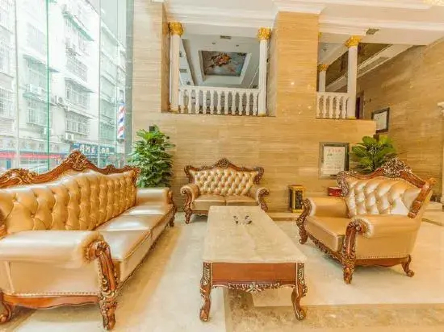 Vienna Hotel (Jishou Railway Station)