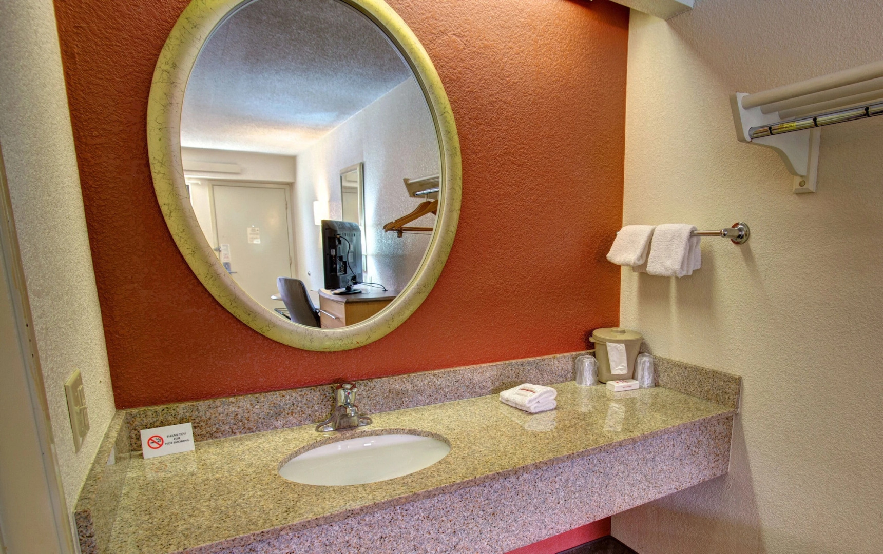 Red Roof Inn Pensacola – I-10 at Davis Highway