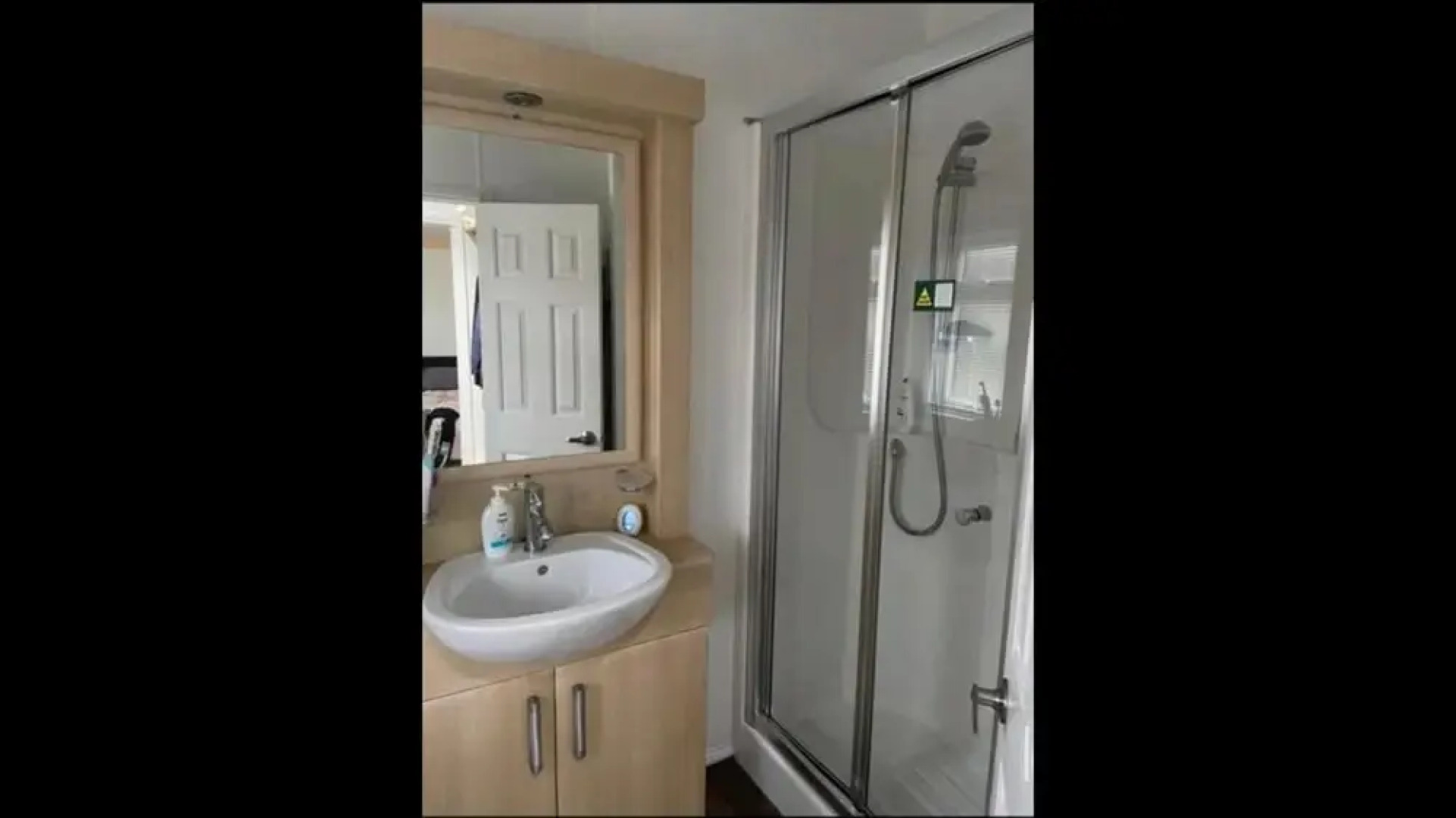 Charming 2-bed Lodge in Pwllheli, North Wales