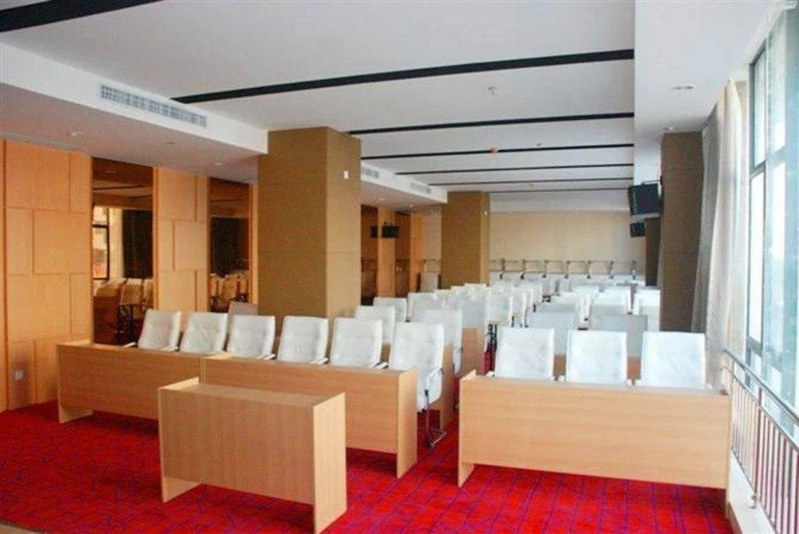 Yue Hotel (Wuhan University of Technology Wenzhi Street Subway Station)