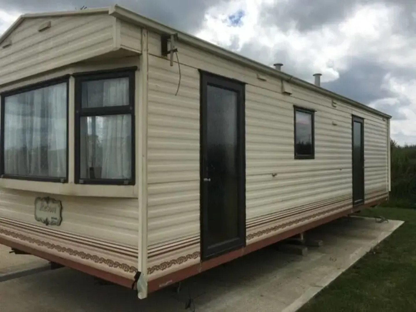 Beautiful 2 Bedroom 6 Berth Seaside Caravan