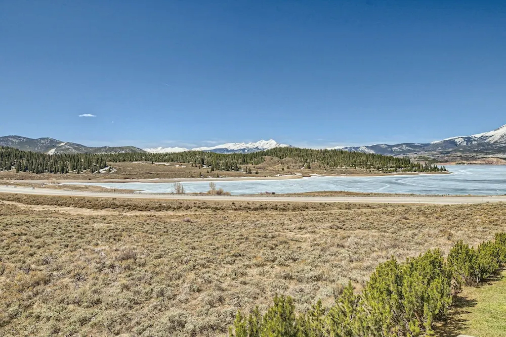 2bedroom+Loft Private Entry, Lake Views, Amazing Location, Near all Ski Resorts 3 Townhouse by RedAwning