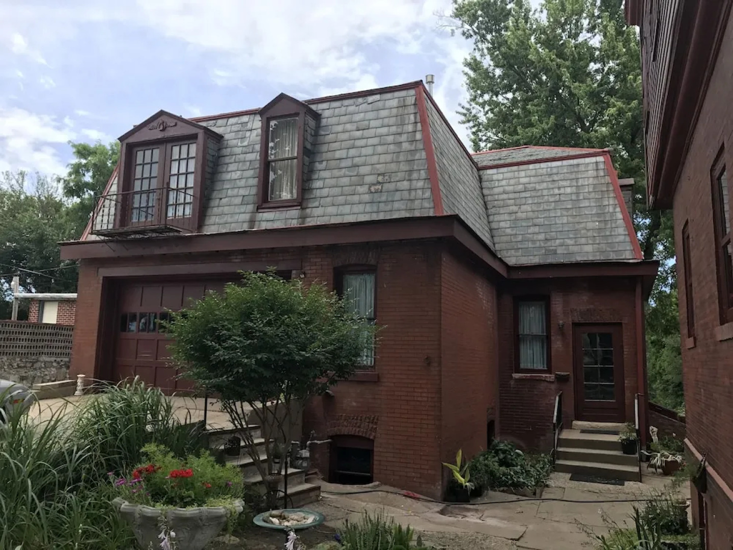 Vineyard Mansion & Carriage House Bed & Breakfast