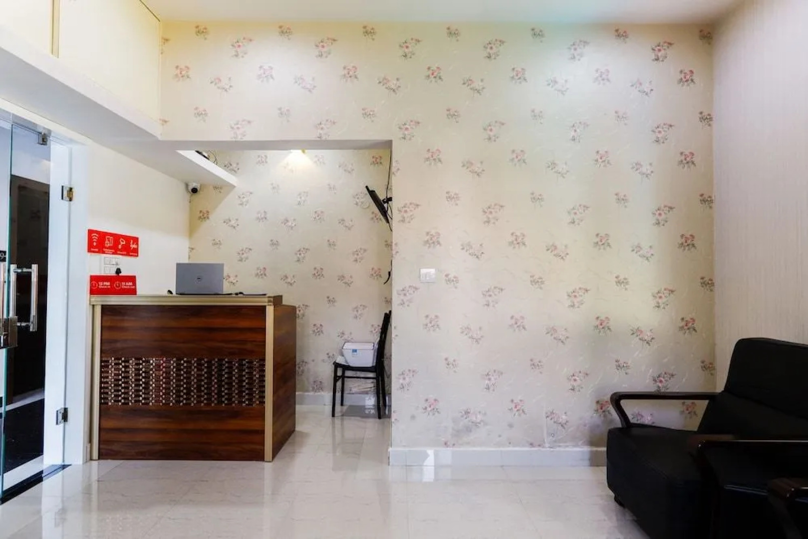 OYO 62647 Hotel Suites 9