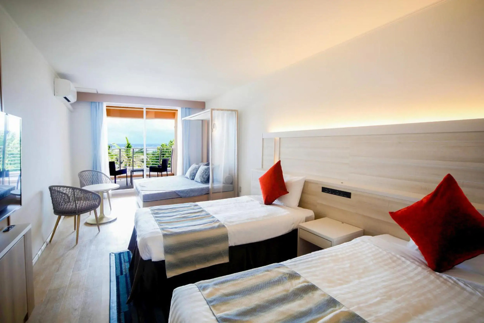 Hotel Breezebay Marina