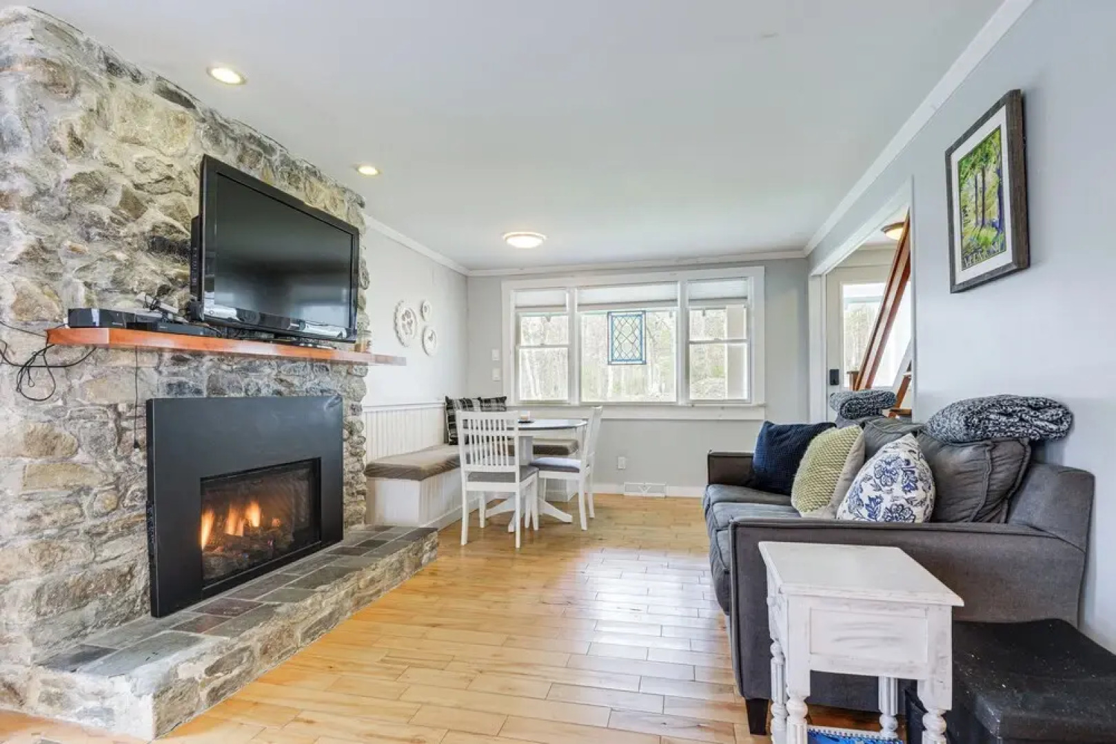 2 Mi to Mt Snow: Warm & Cozy Family Winter Retreat