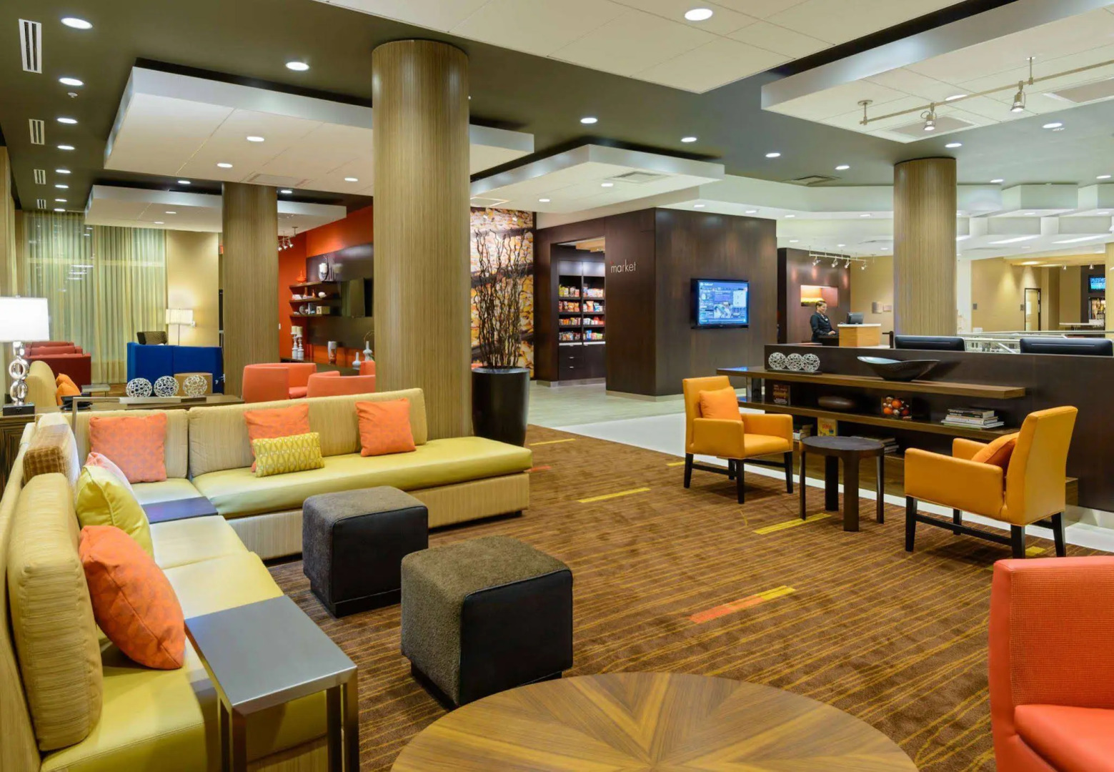 Courtyard Buffalo Downtown / Canalside