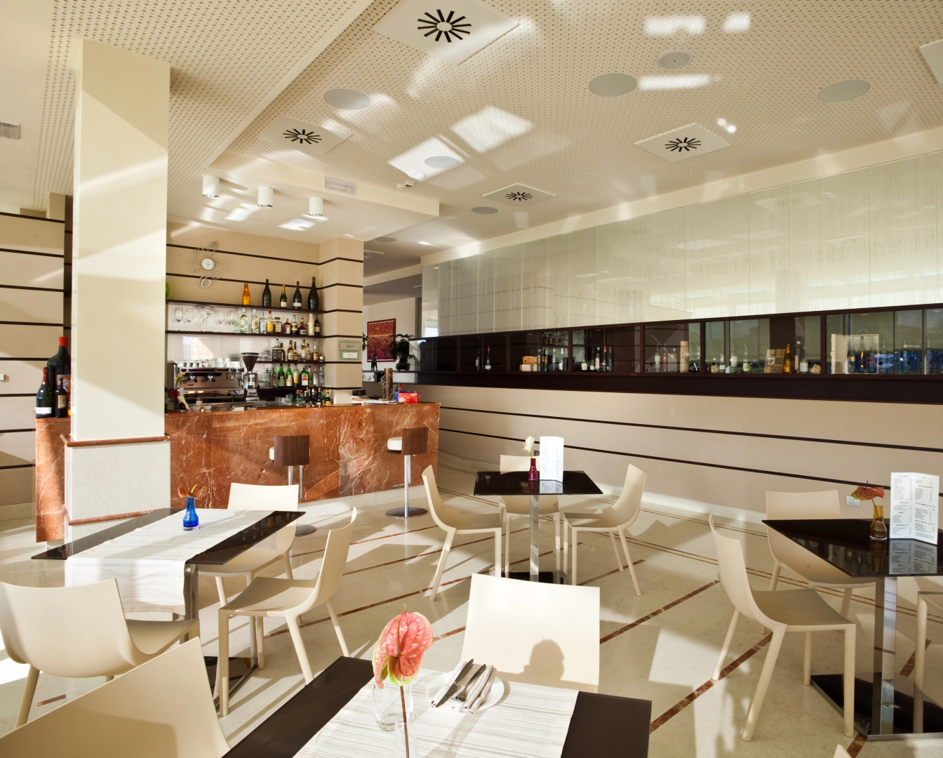 Breaking Business Hotel