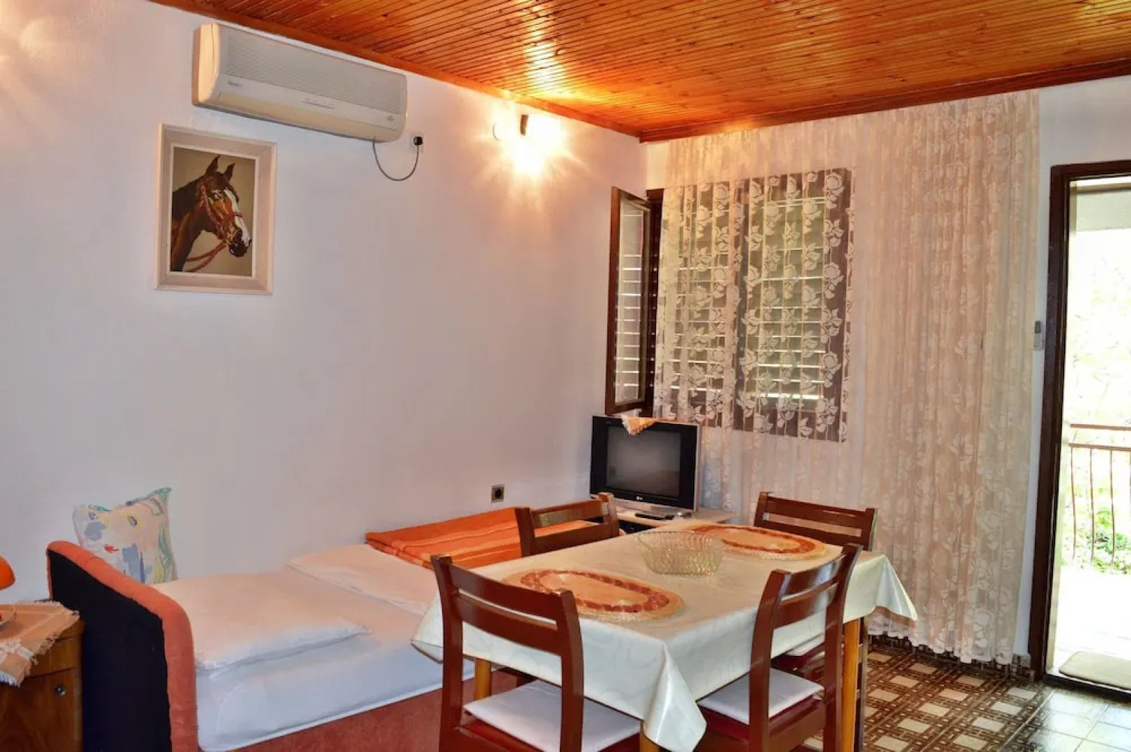 Apartments Savarin 550