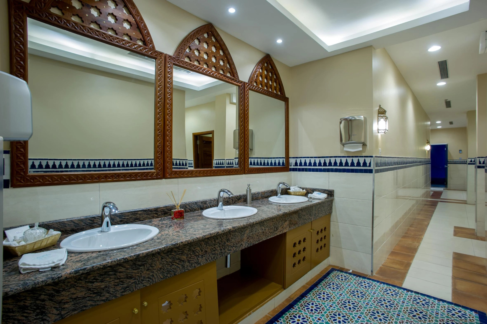 Отель Dar Es Salaam Serena