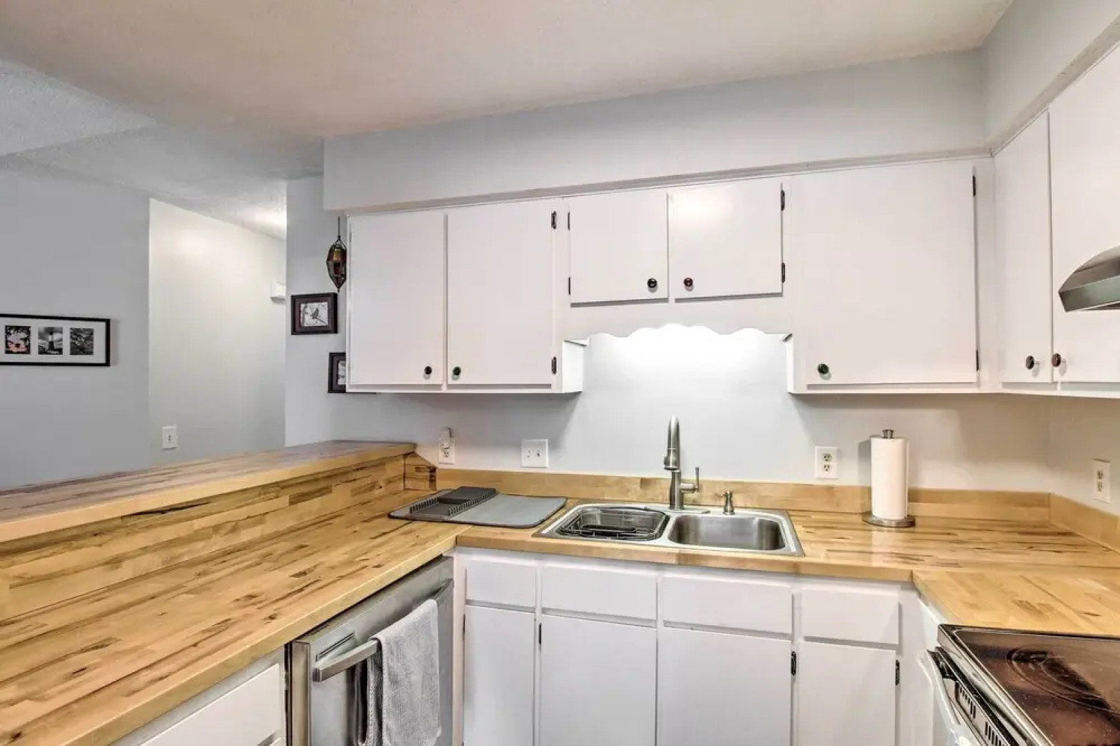 Proximity Place, Cozy Savannah Home w/ Deck!