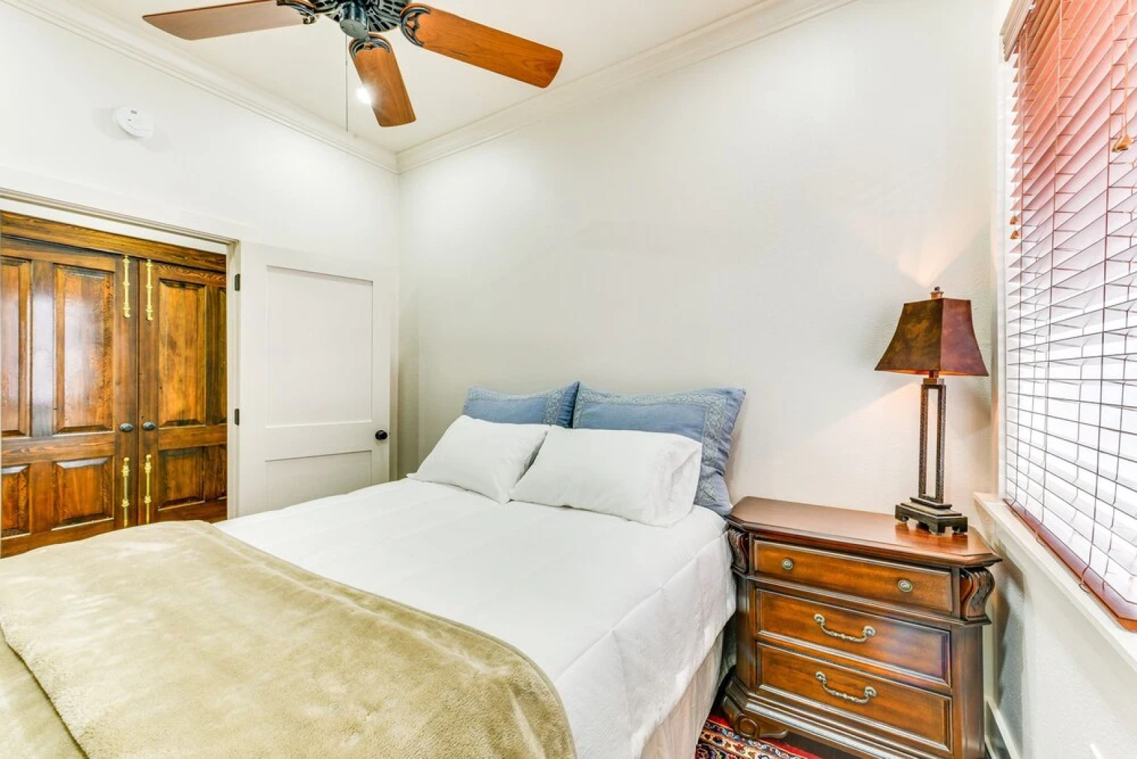 Charming Louisiana Getaway w/ Furnished Balcony!