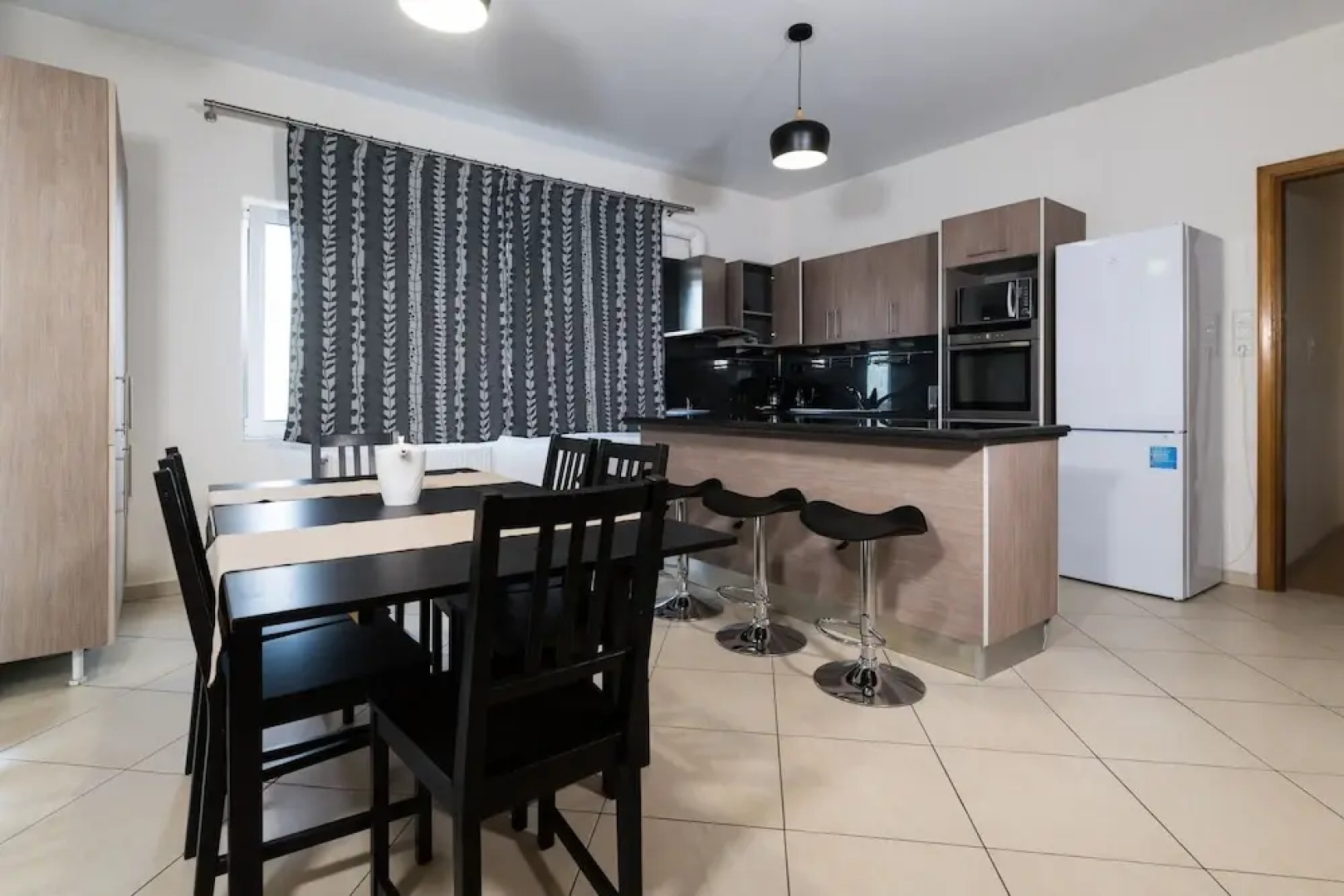 Alexander Apartments Airport